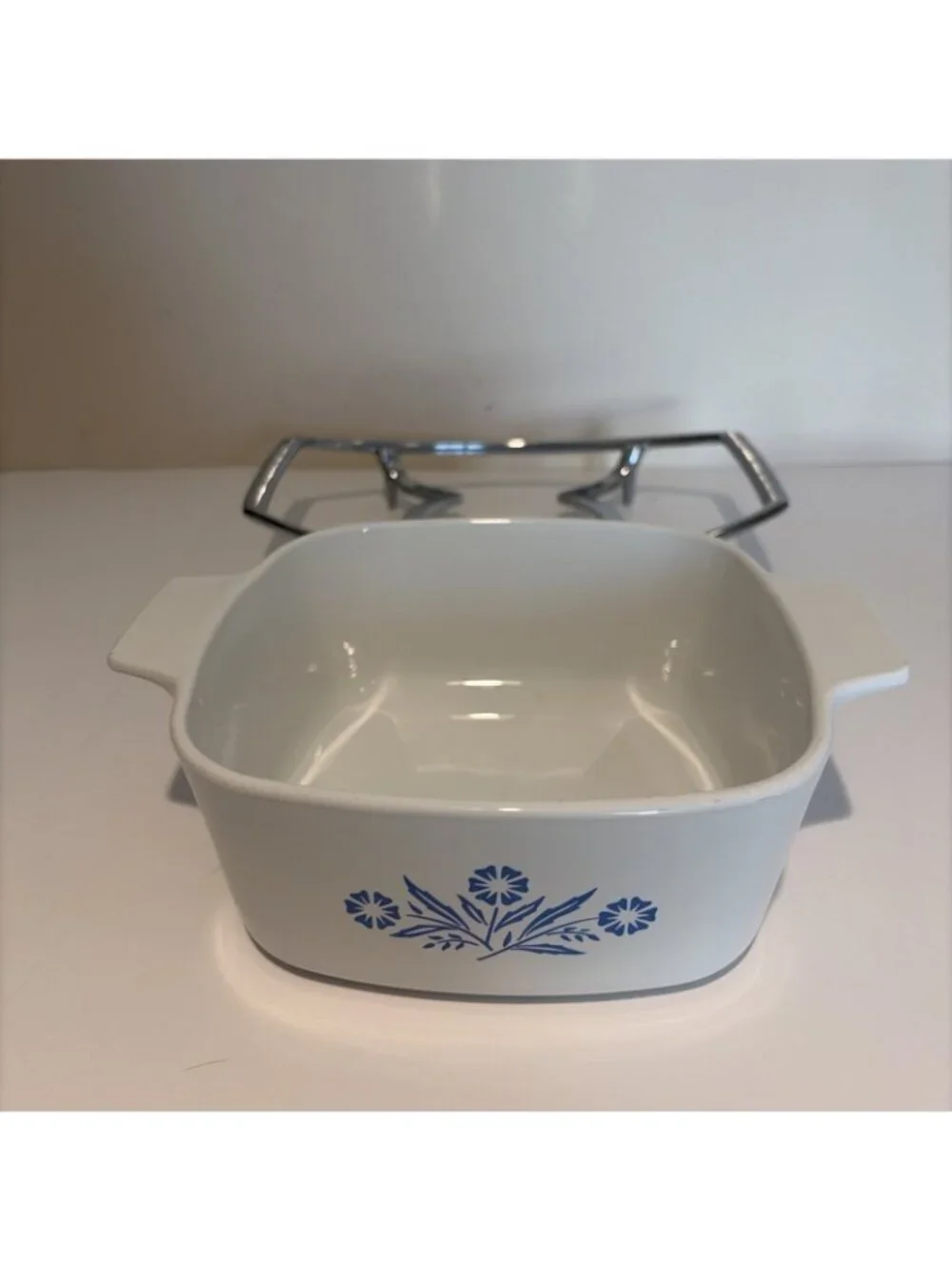 VTG Corning Ware Blue Cornflower Casserole 1 1/2 QT W/ Pyrex Lid & Metal Trivet